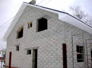 Особенности строительства дома из газосиликатных блоков.
